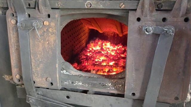ТОПКА В ПАРОВОЗЕ