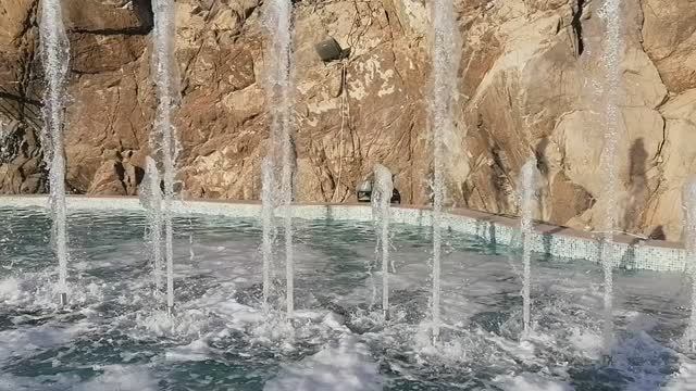 Фонтан в скале смотреть онлайн