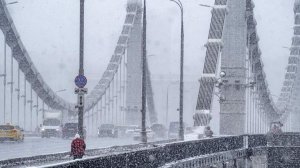 Временно приостановлено движение по Крымскому мосту