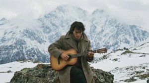 AVI & SUNO AI-Тень на снегу.