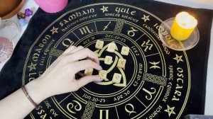 Его мысли, чувства, действия. Гадание на рунах