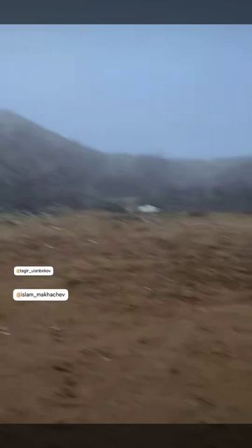 Ислам Махачев и команда на стрельбище.