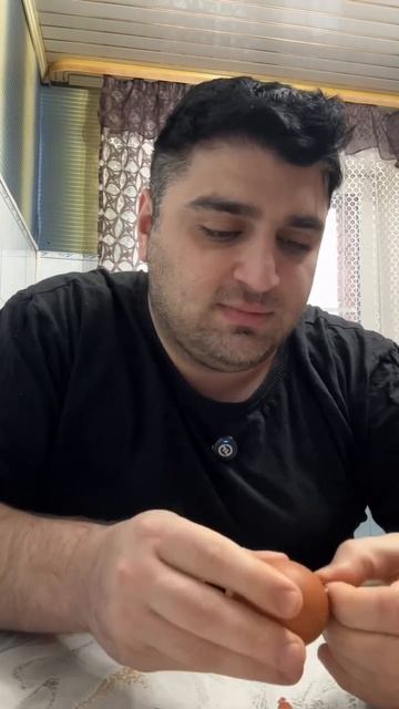 Проверка лайфхака, как быстро почистить яйцо смотреть онлайн