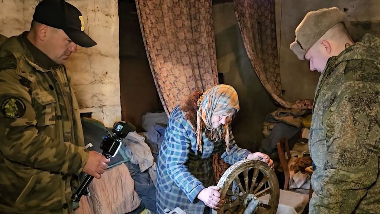 БАБА ШУРА И ЖИЗНЬ В ГЛУШИ . 90 ЛЕТ И ОДИНОЧЕСТВО смотреть онлайн