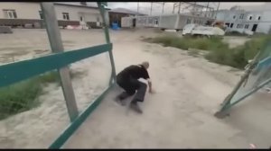 Пьяный в хлам сторож встречает губернатора