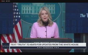 2 из 2 Пресс-секретарь Каролин Ливитт проводит брифинг для представителей СМИ, 7 января 2026 года