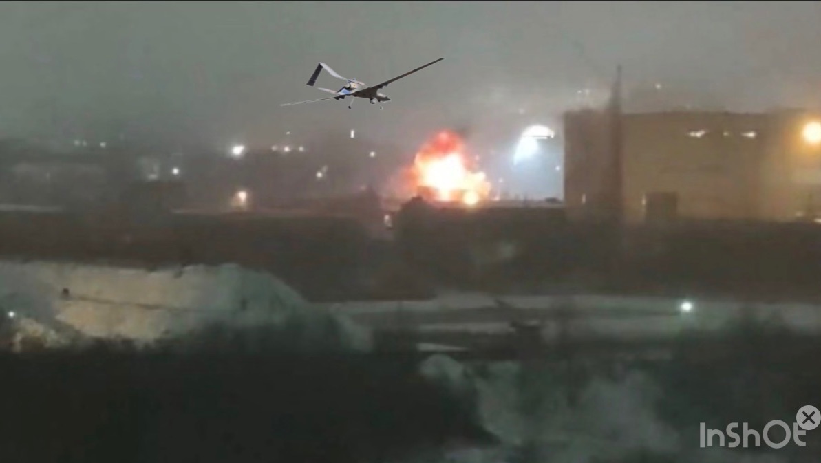 Появились кадры атаки БПЛА на Орёл. Атакован объект коммунальной инфраструктуры. 09.01.2026 смотреть онлайн