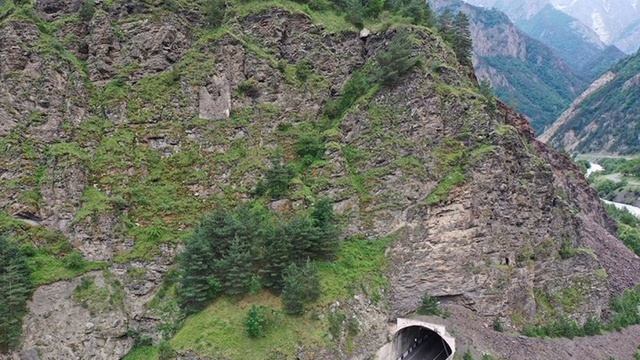 Наскальная крепость-монастырь, с. Нузал