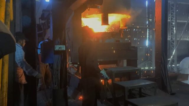 Один из металлургических заводов Пакистана смотреть онлайн