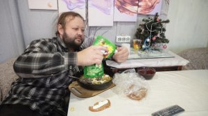 Кушаю и ворчу как старый дед на кухне ПОДВАЛ ИЛЬИЧА ем макароны