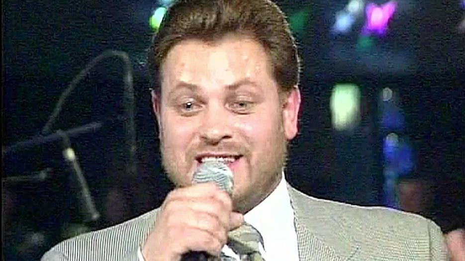 Эстрадные певцы хотят, чтобы их песня стала шлягером, а что хотите вы, Василий Герелло, исполняя св смотреть онлайн