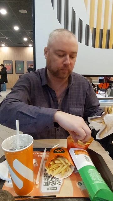 Двойной чизбургер во вкусно и точка.