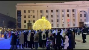 Хороводы на Соборной площади — добрая новогодняя традиция. Каждый год здесь собираются ульяновцы, чт