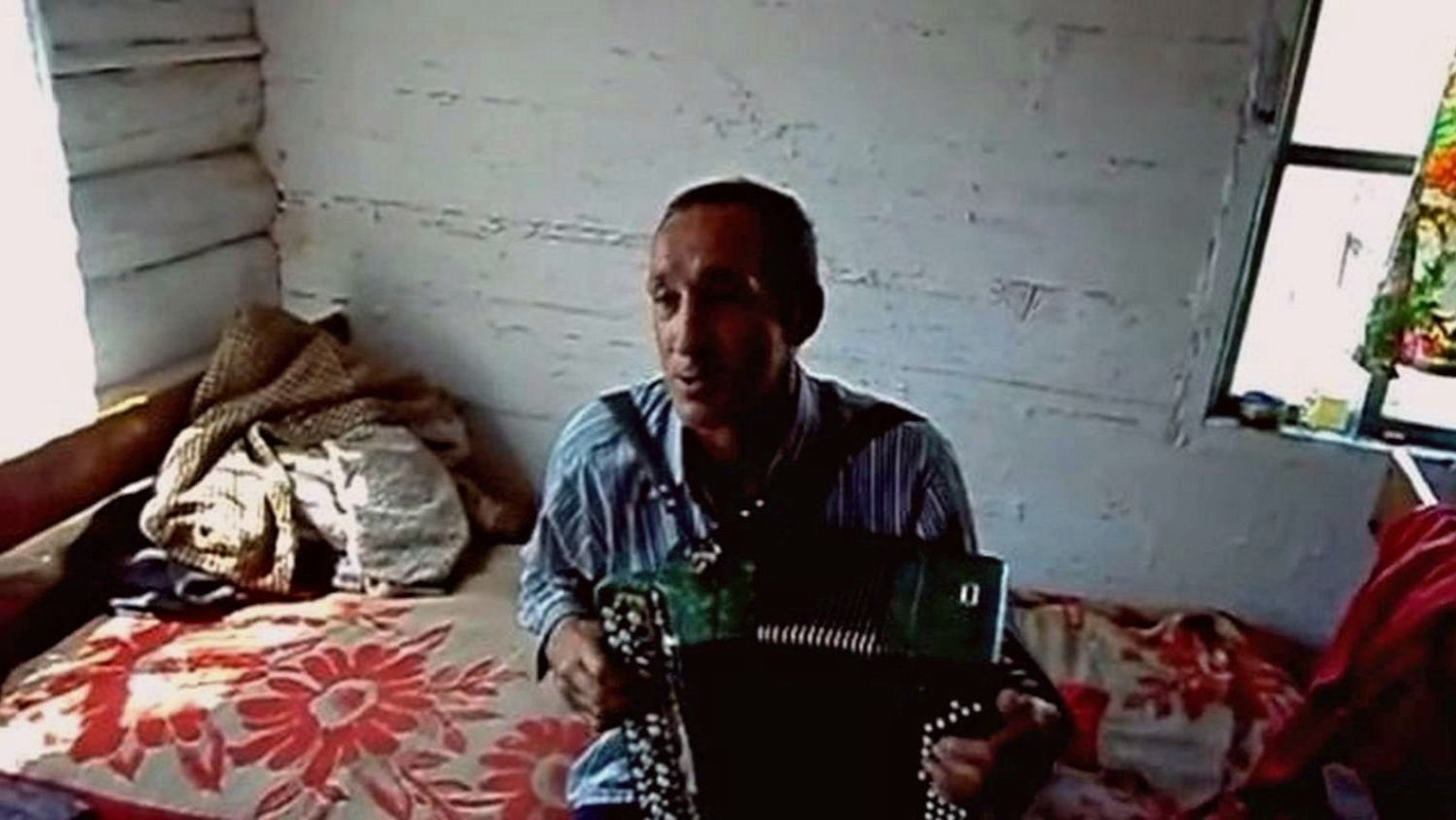 Растет у дома калина-Сергей Мороков!