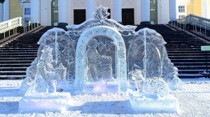 Рождественский вертеп изо льда