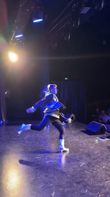 С Днём Рождения, Ден! Его фирменный трюк #деньрождения #театрпеснияр #топ смотреть онлайн