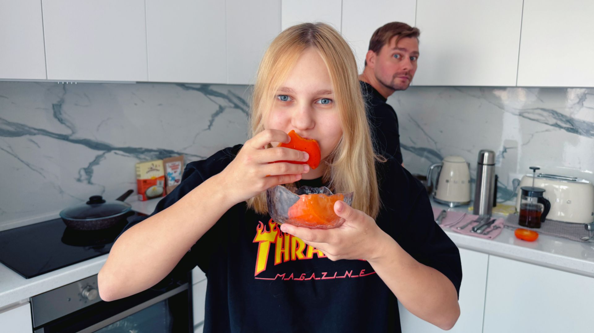 Везем дочь на плавание. Нашли мазут на побережье. смотреть онлайн