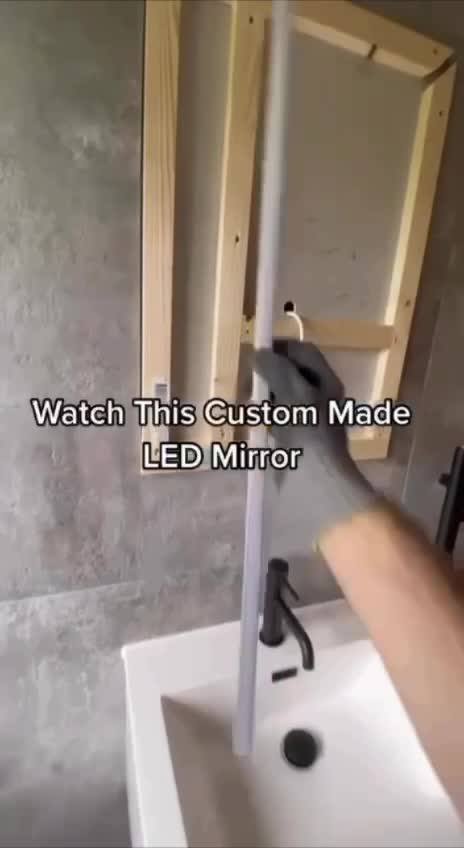 Зеркало с подсветкoй.