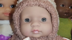 почти Miniland, милый трогательный поддельный конечно, малыш как в магазине за углом