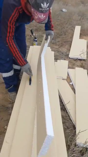 Необычный сайдинг для фасада, сделанный из вспененного материала.