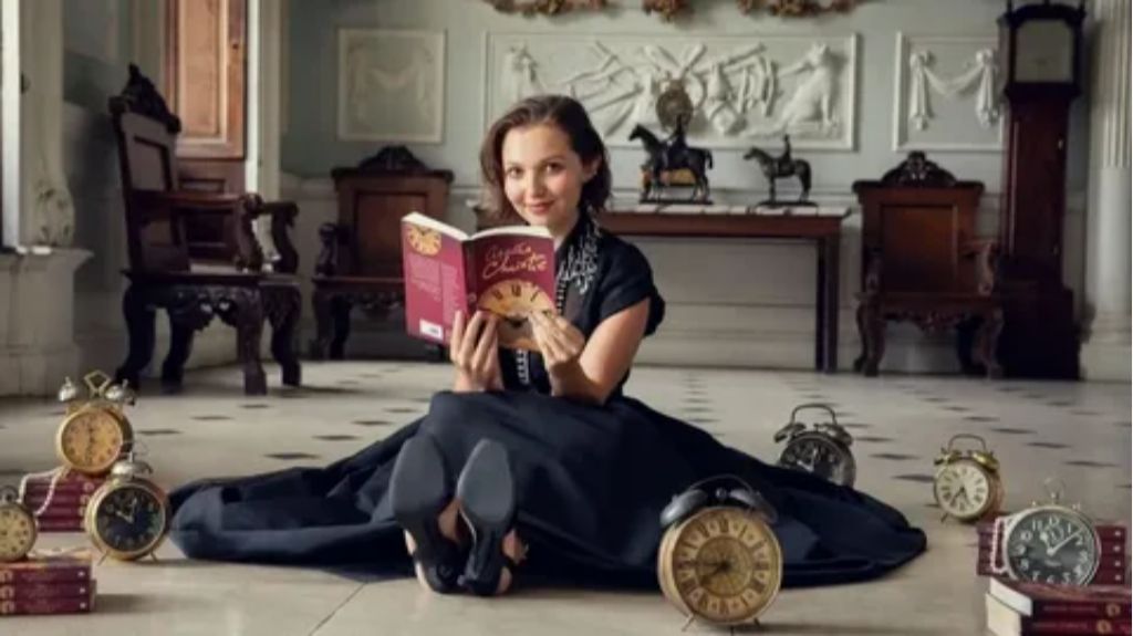 Сериал «Семь циферблатов» (2026) — Новое прочтение классики Агаты Кристи от Netflix смотреть онлайн