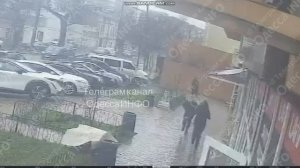 Украинский не доброволец. Город Одесса, толпа ТЦКашников обрабатывают "добровольца".