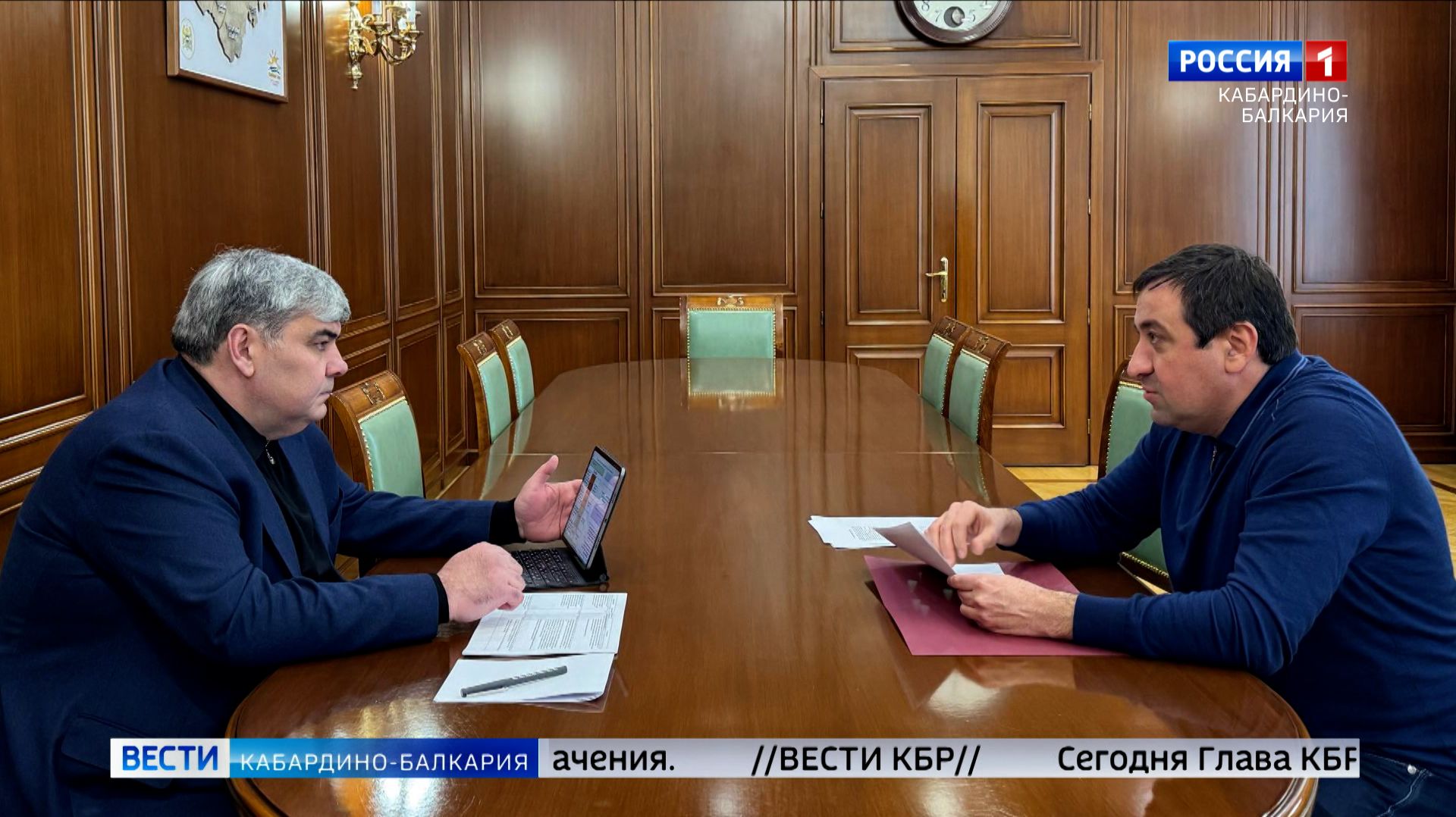 Глава КБР Казбек Коков провел рабочую встречу с министром здравоохранения Рустамом Калибатовым смотреть онлайн
