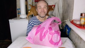 завтрак с Рыжулей. посылка от подписчицы. глюки. мукбанг. обжор. еда на камеру. диета. шизофрения.