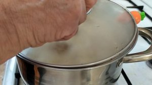 Картофельный суп с рисом и рыбными консервами.