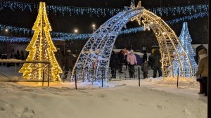 Теплица после снегопада лопнула. Рождественские гуляния в городе