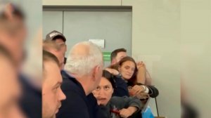 В аэропорту Шереметьево пассажиры несколько часов ожидали багаж: кадры.