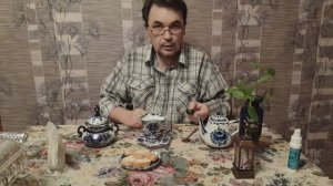 В какие игры играете, такие призы и получаете!  Лёхе и его подружкам.