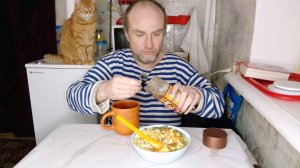 обед с Рыжулей. проблема с ударением с 1 класса. мукбанг. обжор. еда на камеру. диета. шизофрения.