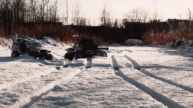 Зимняя игра радиоуправляемых моделей Crossrc EMO X4 4WD vs XL2 6WD смотреть онлайн