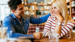 ВЛЮБИЛСЯ ВЕТЕР -автор сл Н.Колесникова Влалия  муз исполняет ИИ