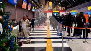 В аэропорту Шереметьево сохраняются задержки рейсов и толпы в очередях