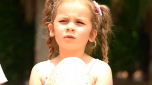 Майя и Маша рассказывают истории на Хэллоуин