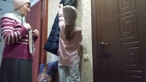 Начались танцы. Дома не сидим. Ищем крышку для сковородки.