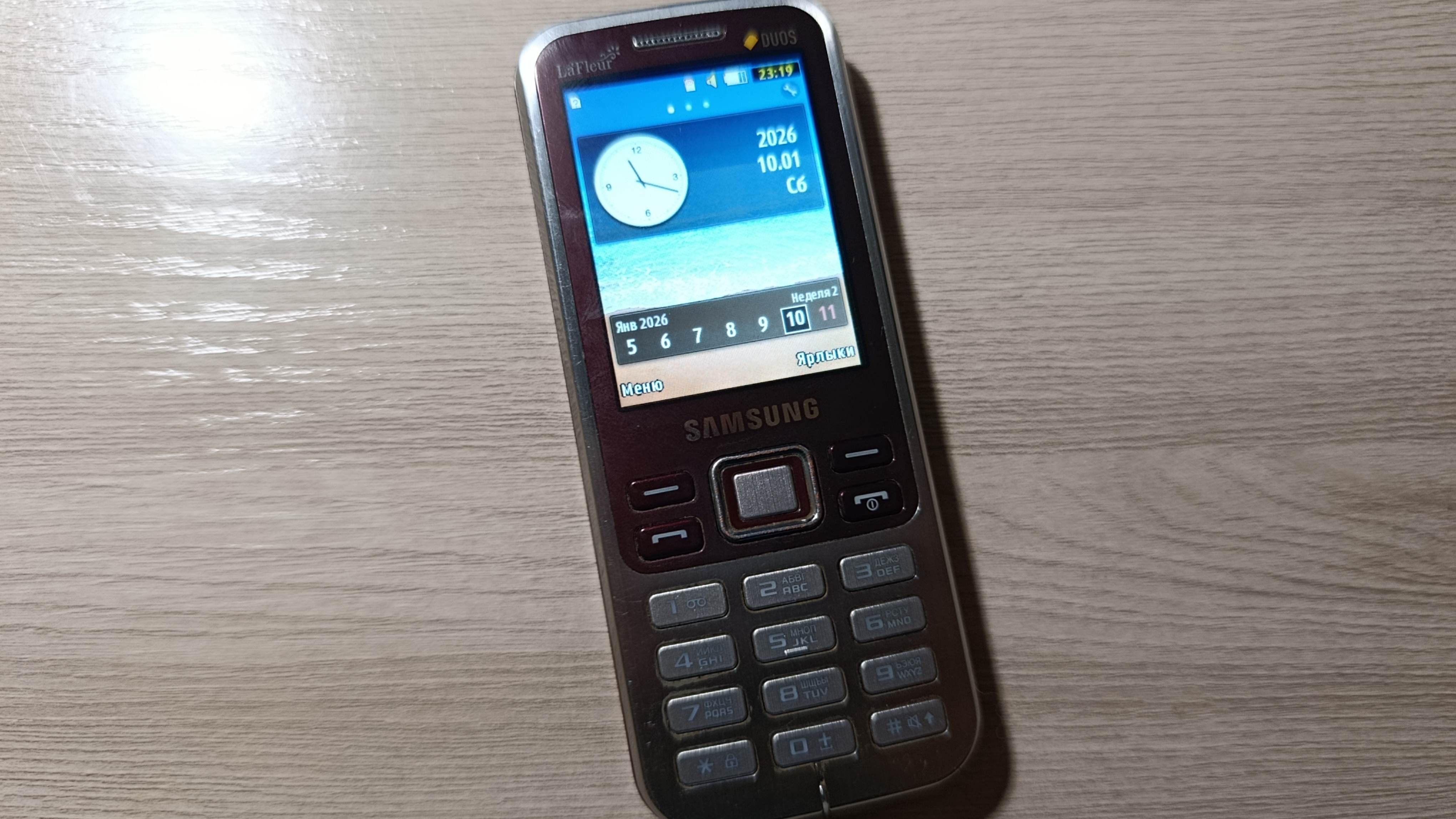 Кнопочный телефон Samsung GT-C3322i смотреть онлайн