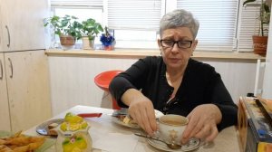 Опять эта бабуля читает #лекцииивсегдачем-то#недовольна.