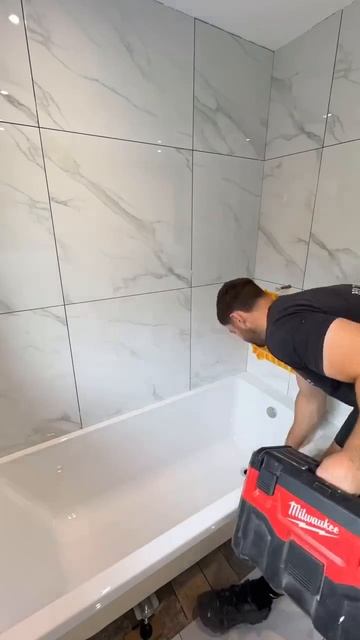 ⚒🛁 Ребята полностью обновили старую ванную комнату! Результат получился превосходным!