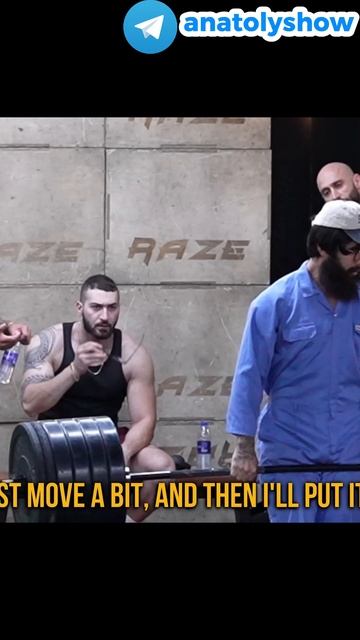 Мышцы не трогай! ШВАБРУ трогай😁 смотреть онлайн