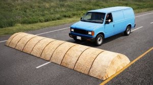 Машины против деревянного лежачего полицейского в BeamNG Drive!