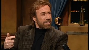 Классический бой Чака Норриса с Брюсом Ли | «Поздний вечер с Конаном О’Брайеном»