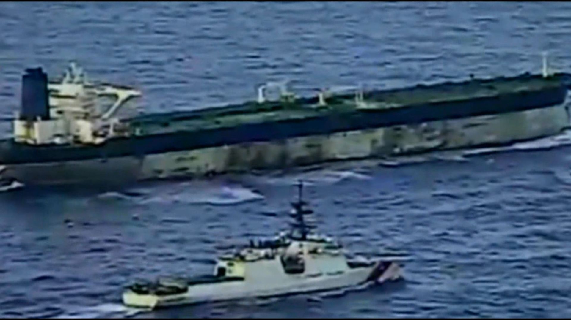 Кадры погони за танкером Marinera перед его захватом смотреть онлайн