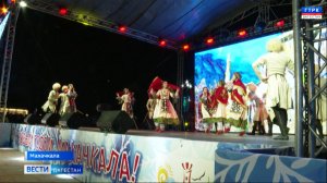 Новогодний микс огней, живой музыки и радости в столице продолжается