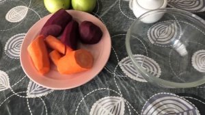 Очень простой и вкусный салат из свежей свеклы и морковки