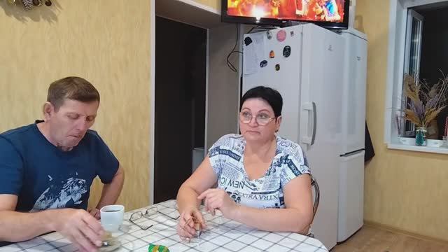 Я ПРЕДПОЛАГАЮ ОТ КУДА ЭТО ДУЕТ//РАЗБЕРУ МЯСО НА ФАРШ// смотреть онлайн