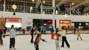 Семейный Торговый Центр "Мега"/ Небольшой ледовый каток внутри здания/ Новосибирск 🙂