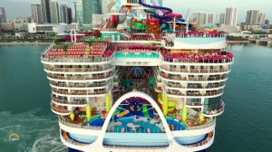 Красочный заход в порт Майами туристического лайнера Icon of the Seas